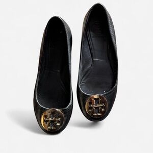 Tory Burch Reva ballet flats in black leather with gold logo